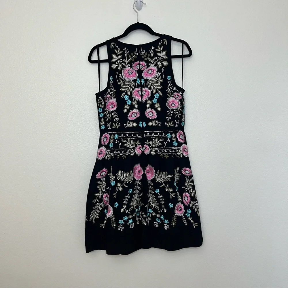 Gianni Bini woman’s Floral embroidered beaded stunning dress sz 10